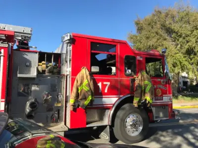 Brush fire burning near canyon and homes in Clairemont Mesa West