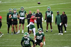 Justin Fields shows off consistency, chemistry with receivers at Jets camp